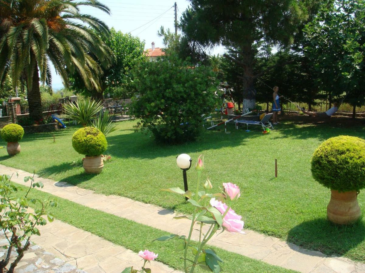Апартаменты Jenny'S Garden Вурвуру Экстерьер фото